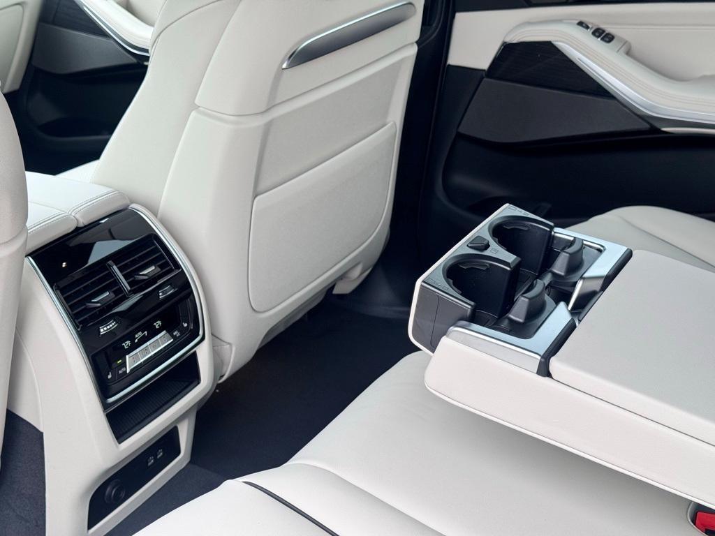 new 2026 BMW X7 car, priced at $103,985