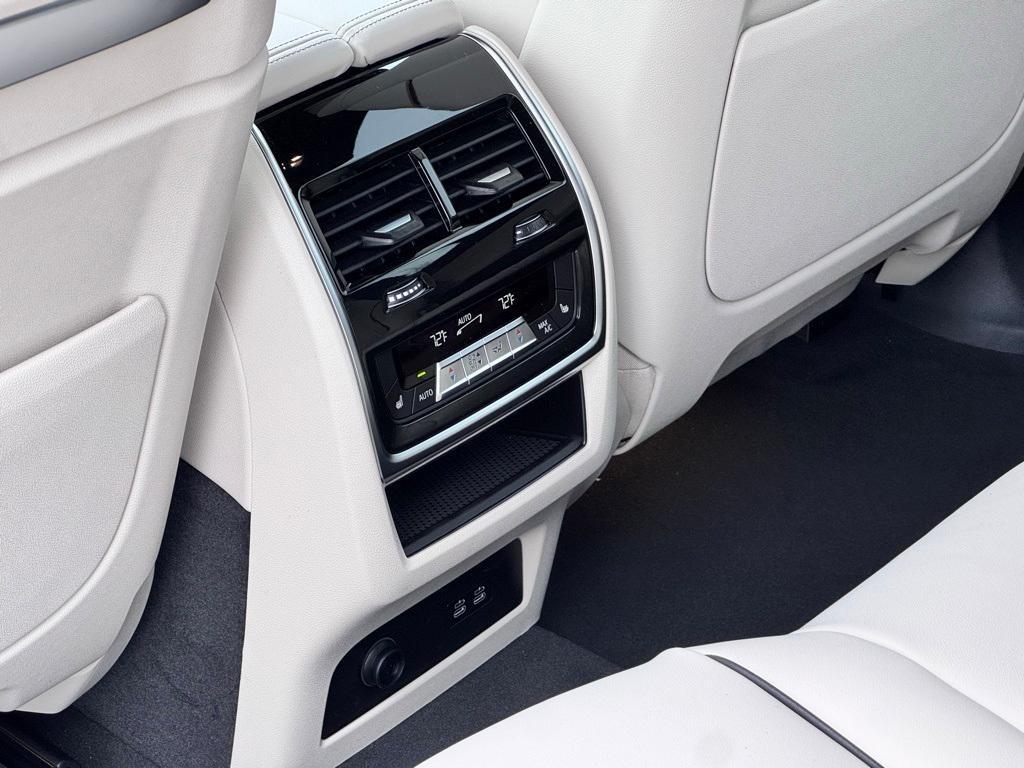 new 2026 BMW X7 car, priced at $103,985
