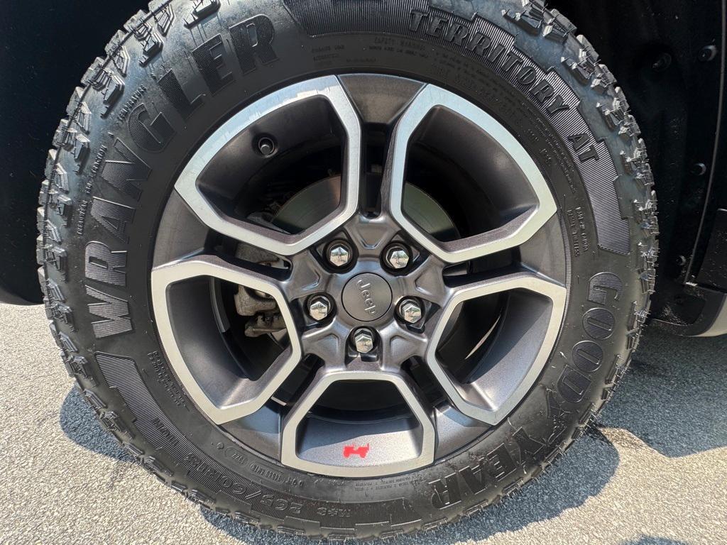 used 2022 Jeep Grand Cherokee car, priced at $39,000