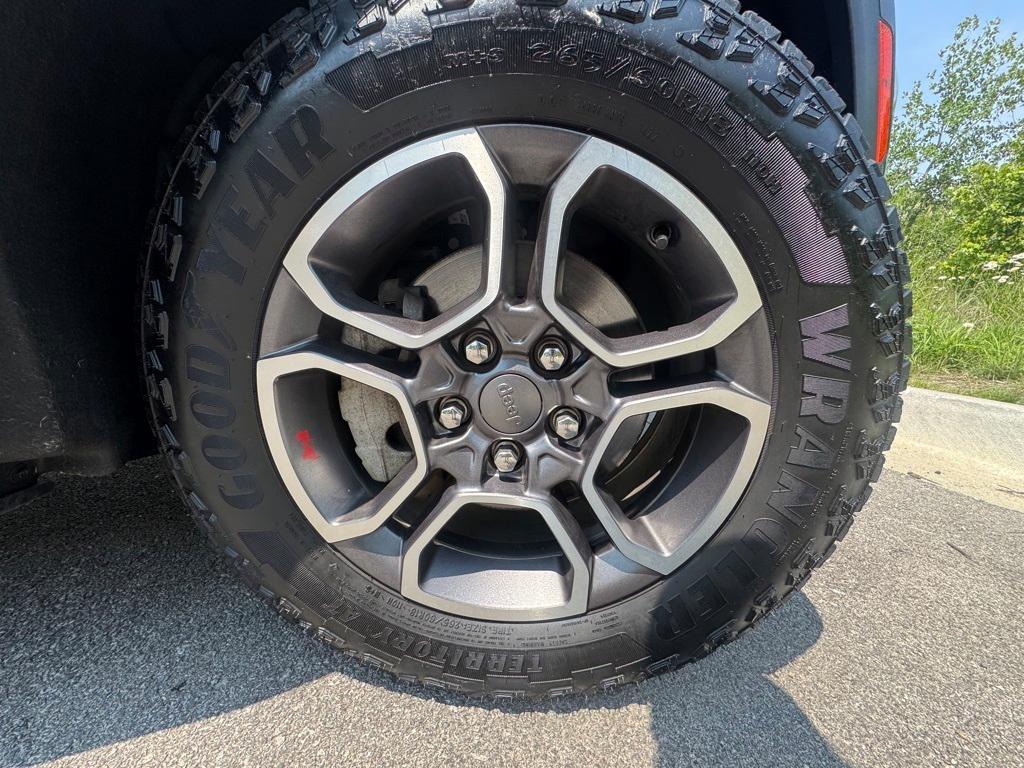 used 2022 Jeep Grand Cherokee car, priced at $39,000