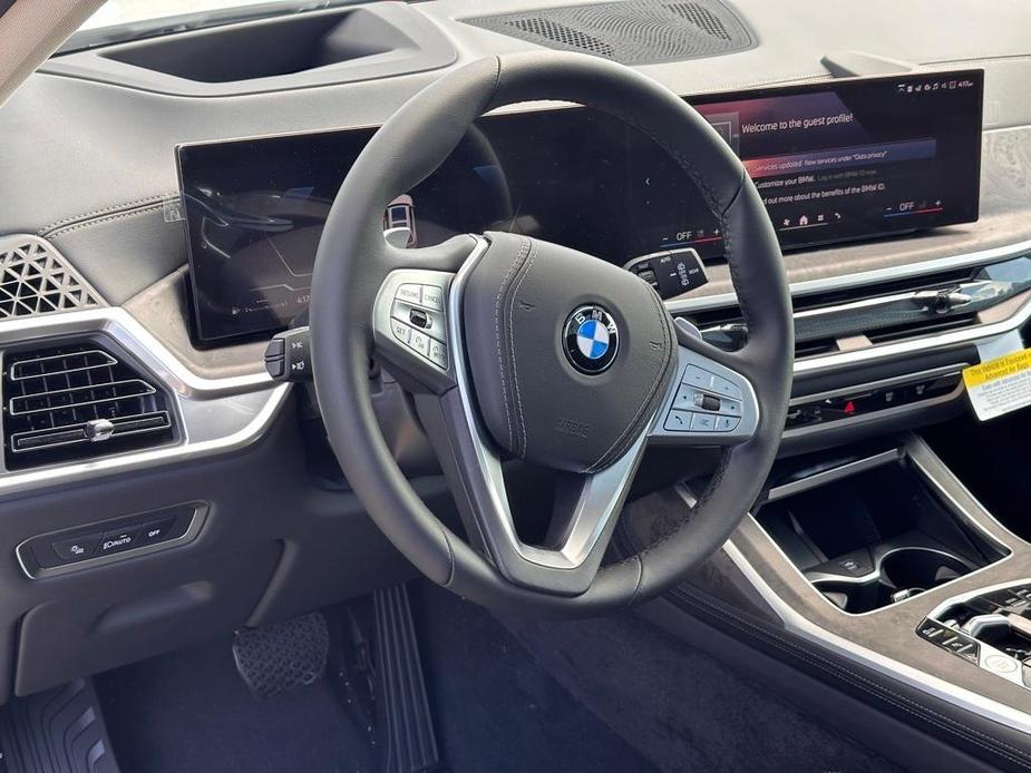 new 2025 BMW X7 car, priced at $88,450