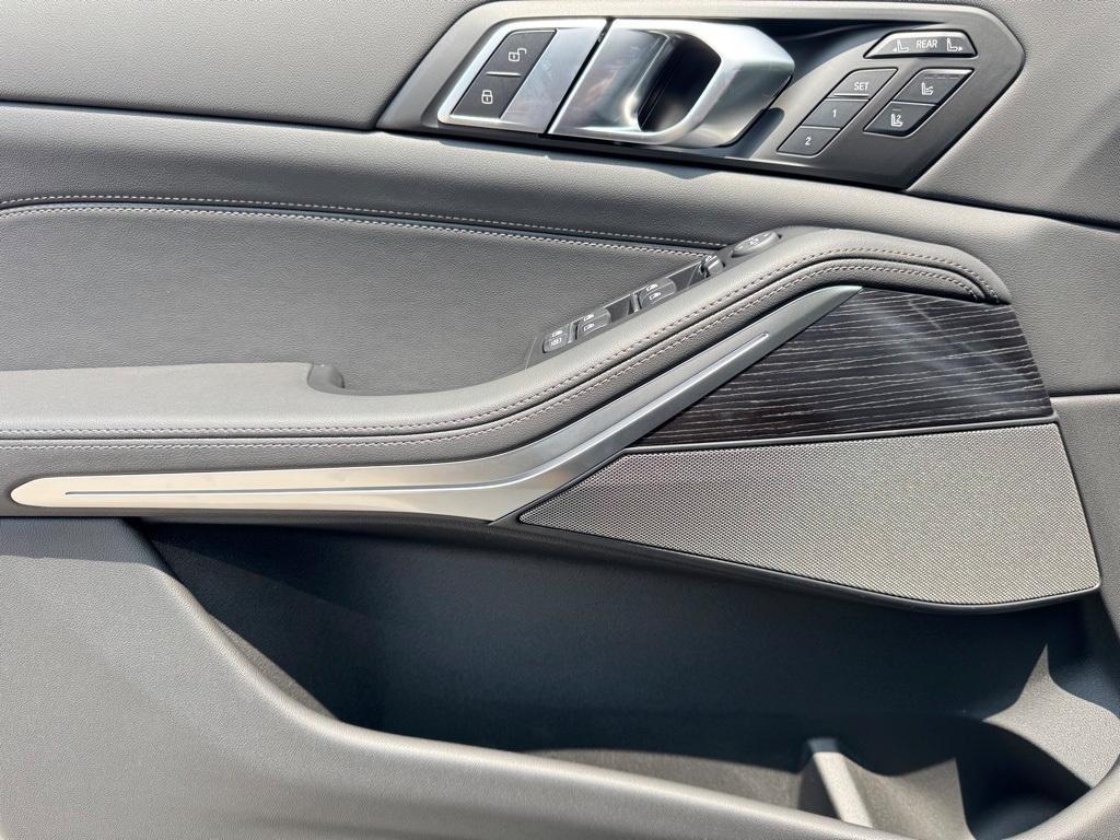 new 2026 BMW X7 car, priced at $99,035