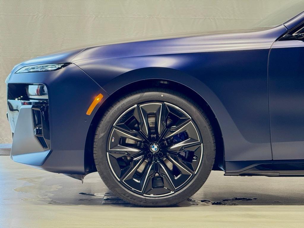 new 2025 BMW 760 car, priced at $135,355
