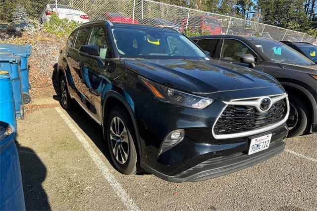 used 2023 Toyota Highlander car, priced at $35,300