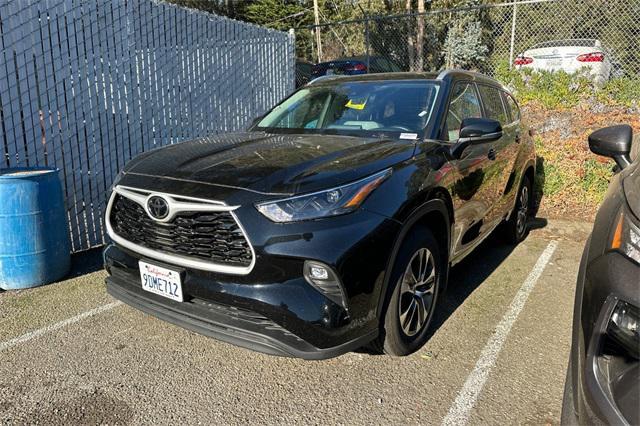 used 2023 Toyota Highlander car, priced at $35,300