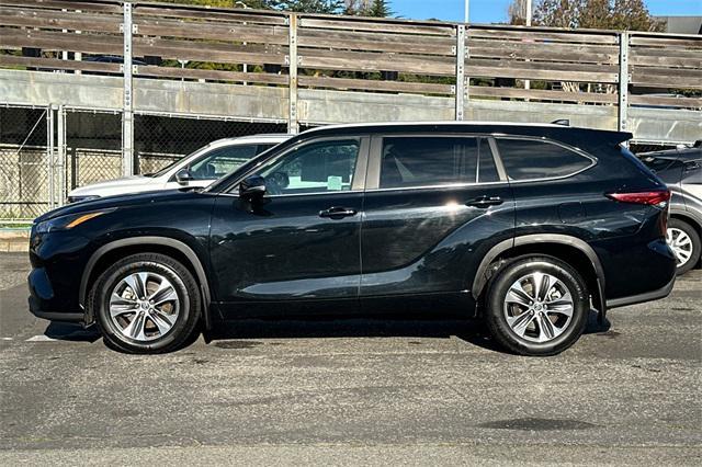 used 2023 Toyota Highlander car, priced at $35,300