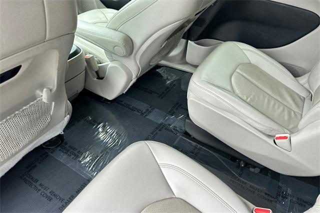 used 2021 Chrysler Pacifica Hybrid car, priced at $21,988