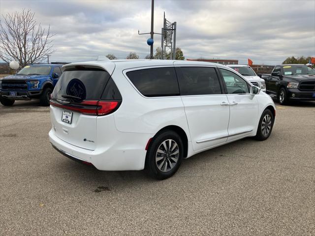 used 2022 Chrysler Pacifica Hybrid car, priced at $27,000