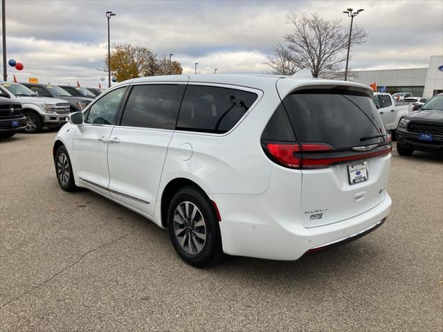 used 2022 Chrysler Pacifica Hybrid car, priced at $27,000