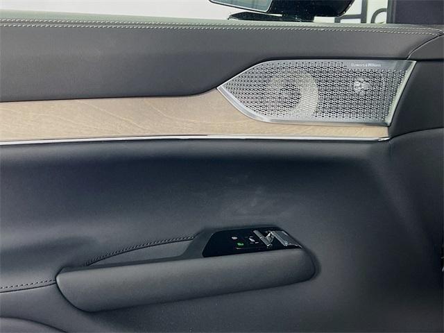 new 2025 Volvo EX90 car, priced at $92,505