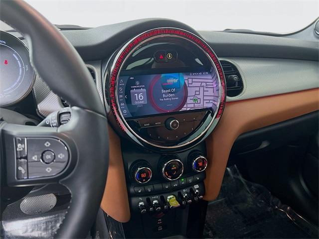 used 2024 MINI SE Hardtop car, priced at $25,588