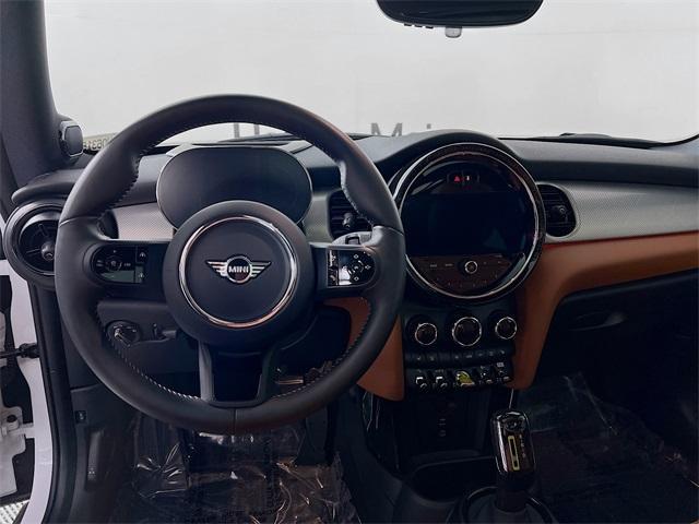used 2024 MINI SE Hardtop car, priced at $25,588