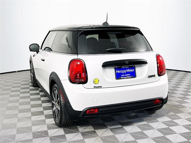 used 2024 MINI SE Hardtop car, priced at $25,588