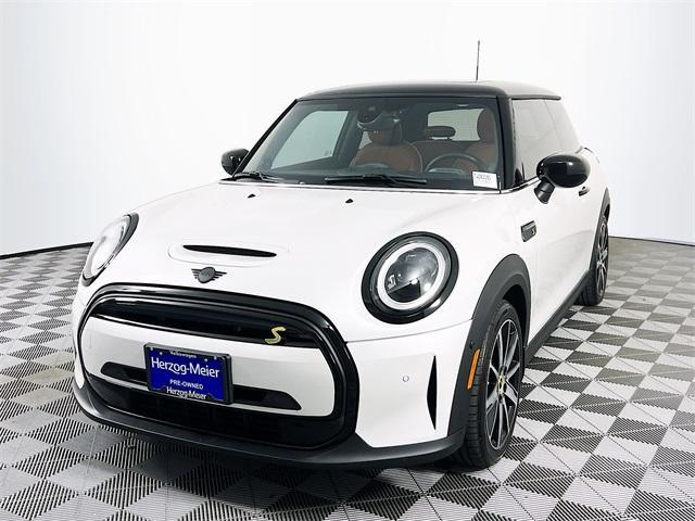 used 2024 MINI SE Hardtop car, priced at $25,588