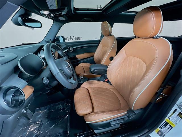 used 2024 MINI SE Hardtop car, priced at $25,588
