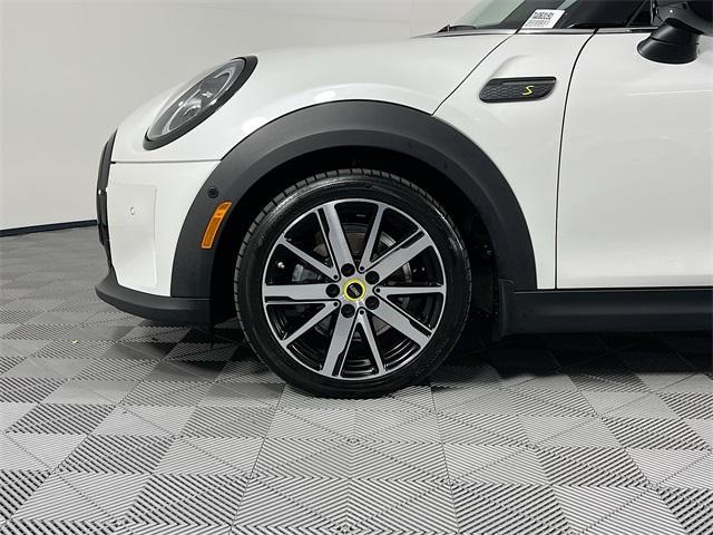 used 2024 MINI SE Hardtop car, priced at $25,588