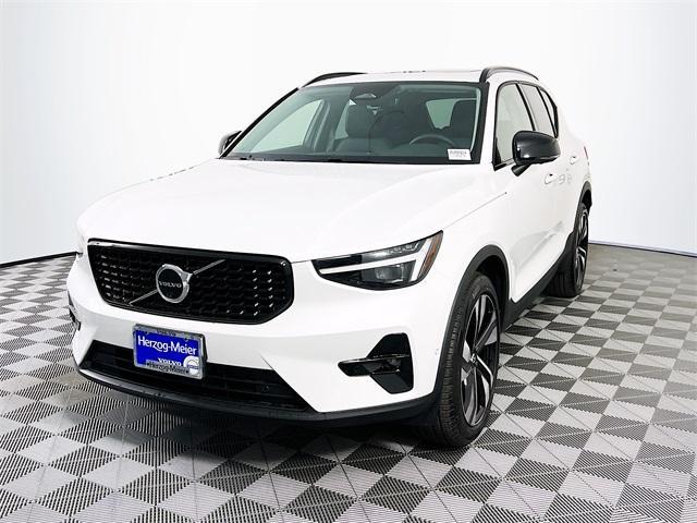 new 2025 Volvo XC40 car, priced at $51,565