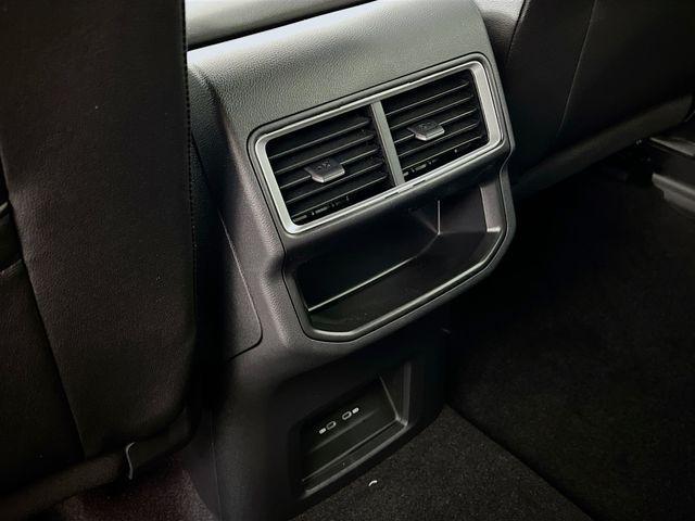 new 2026 Volkswagen Atlas Cross Sport car, priced at $42,426