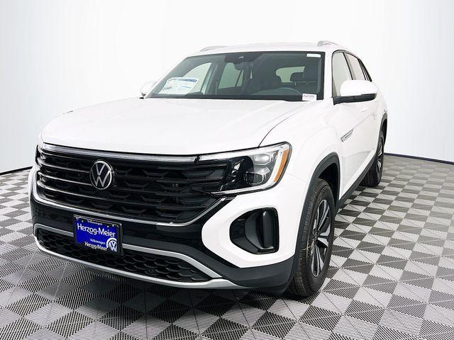 new 2026 Volkswagen Atlas Cross Sport car, priced at $42,426