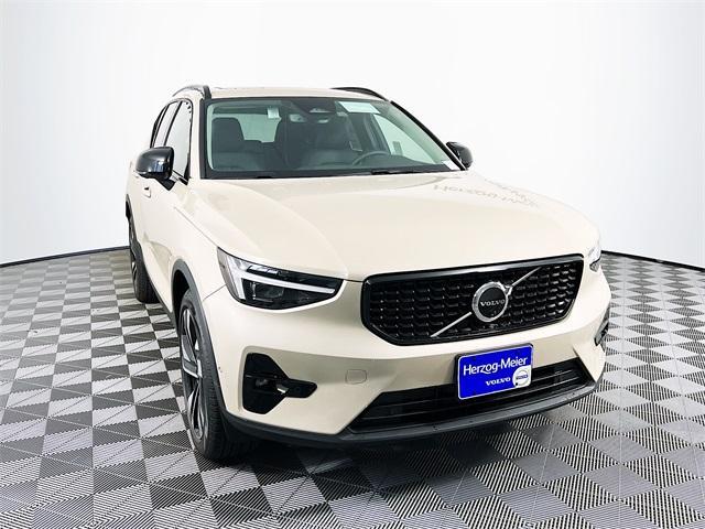 new 2025 Volvo XC40 car, priced at $50,025