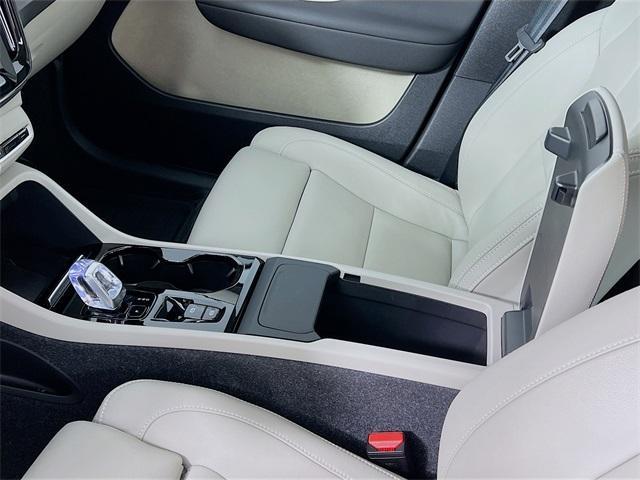 new 2024 Volvo XC40 car, priced at $52,180