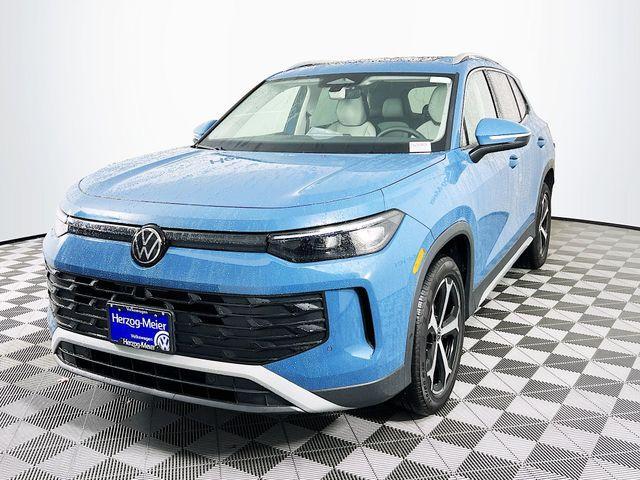 new 2025 Volkswagen Tiguan car, priced at $38,032