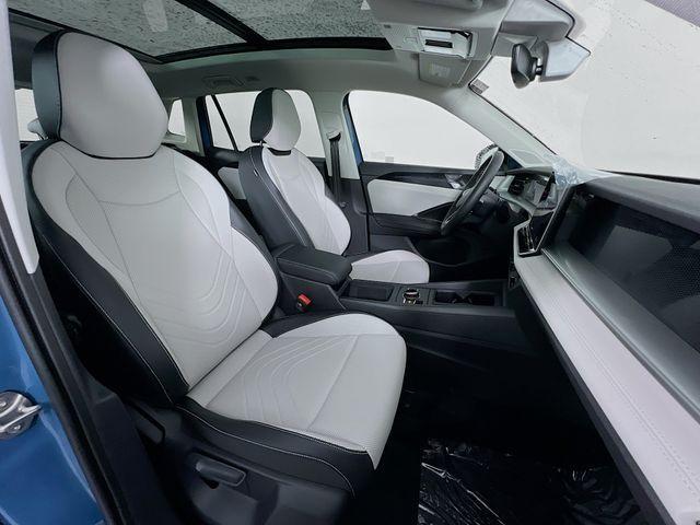 new 2025 Volkswagen Tiguan car, priced at $38,032