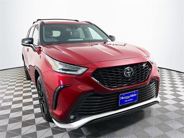 used 2024 Toyota Highlander car, priced at $41,988