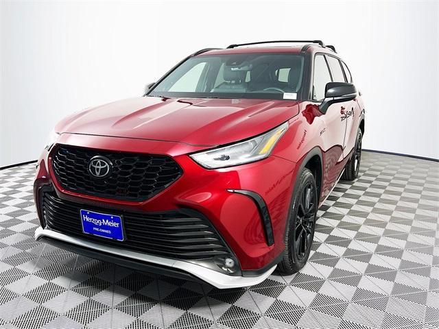 used 2024 Toyota Highlander car, priced at $41,988