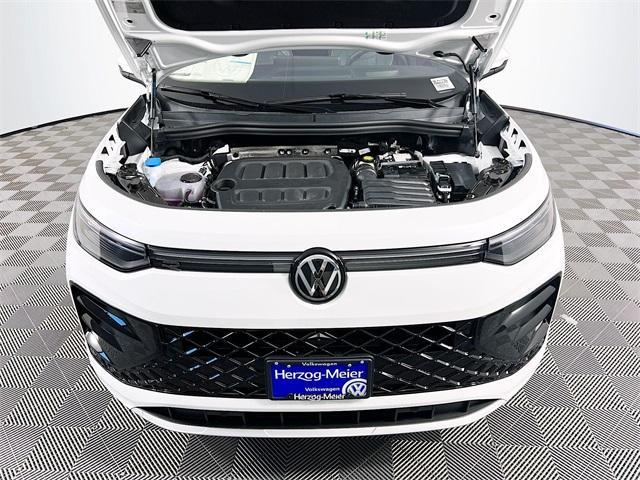 new 2025 Volkswagen Tiguan car, priced at $42,619
