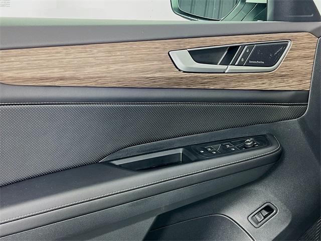 new 2025 Volkswagen Atlas car, priced at $56,699