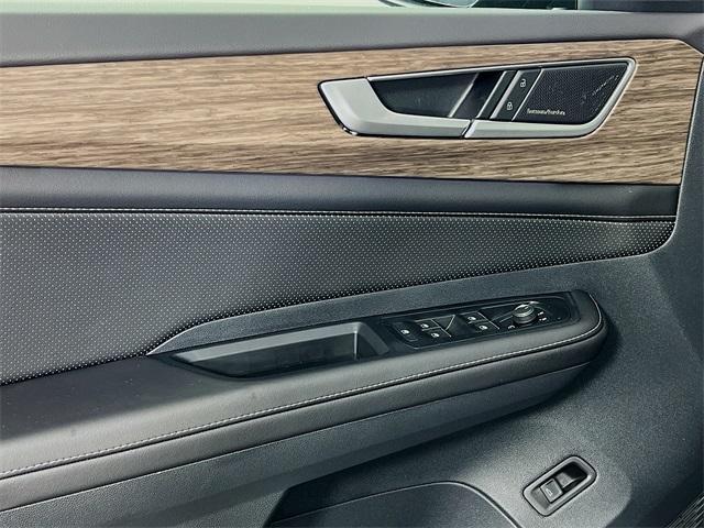 new 2025 Volkswagen Atlas car, priced at $56,244