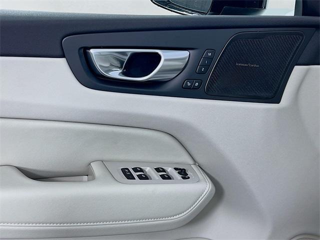 new 2025 Volvo XC60 car, priced at $60,660