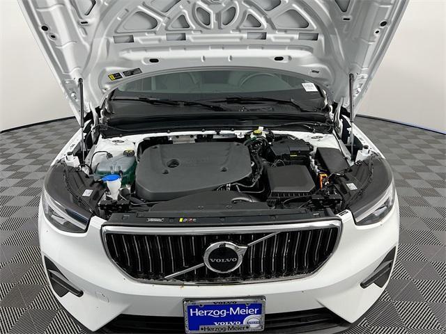 new 2025 Volvo XC40 car, priced at $46,035