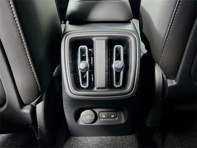 new 2025 Volvo XC40 car, priced at $46,035