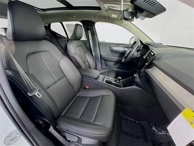 new 2025 Volvo XC40 car, priced at $46,035
