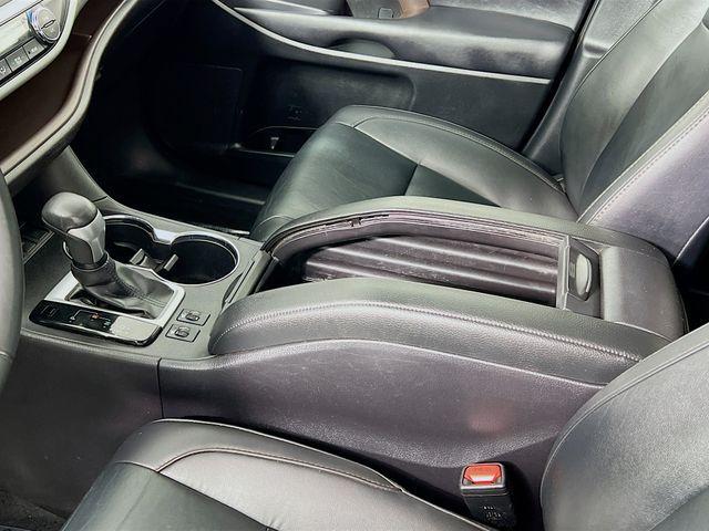used 2019 Toyota Highlander Hybrid car, priced at $26,488