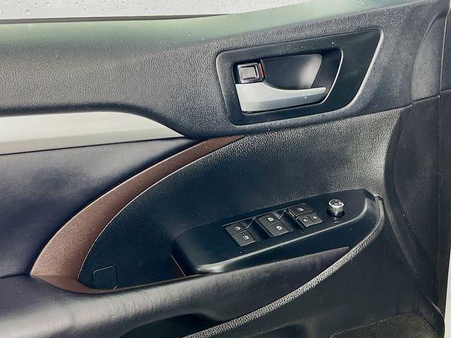 used 2019 Toyota Highlander Hybrid car, priced at $26,488