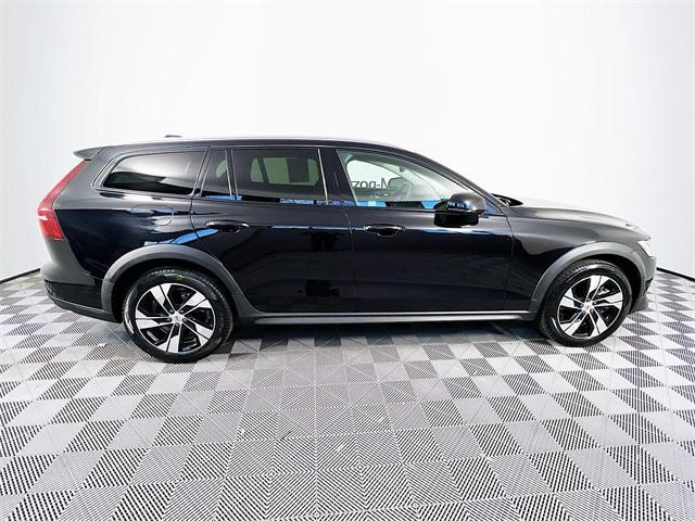 used 2020 Volvo V60 Cross Country car, priced at $29,488