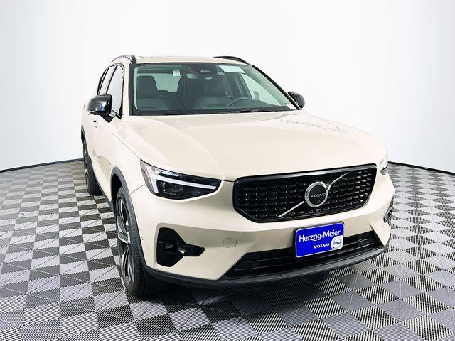 used 2025 Volvo XC40 car, priced at $44,025