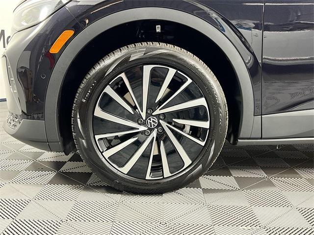 new 2025 Volkswagen ID.4 car, priced at $51,076