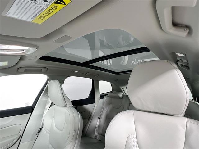 new 2025 Volvo XC60 car, priced at $61,010