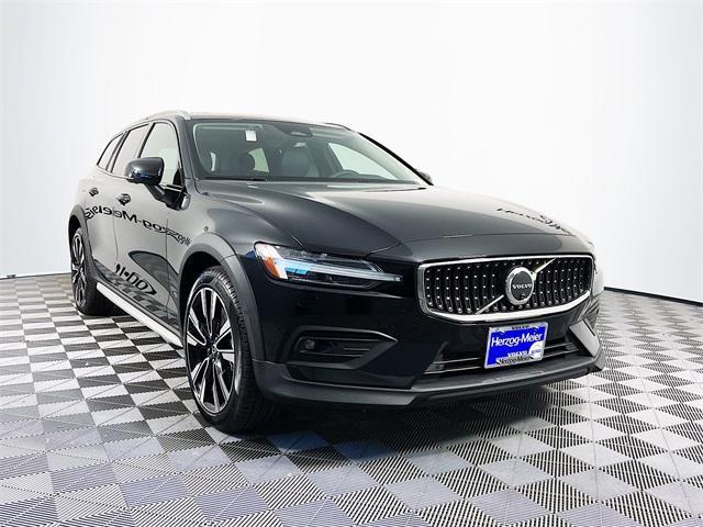 new 2024 Volvo V60 Cross Country car, priced at $59,185