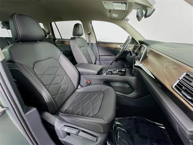 new 2025 Volkswagen Atlas car, priced at $47,662