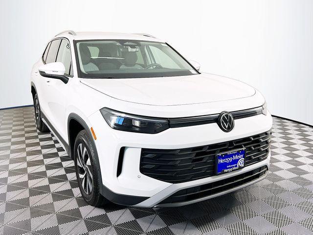 new 2025 Volkswagen Tiguan car, priced at $32,826