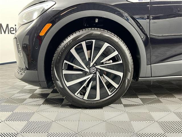 new 2025 Volkswagen ID.4 car, priced at $51,076