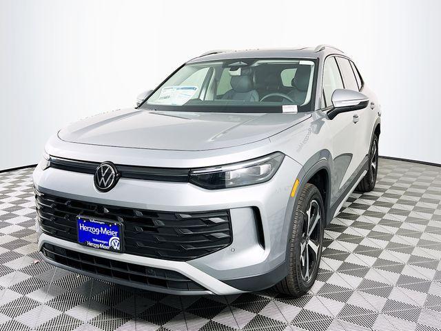 new 2025 Volkswagen Tiguan car, priced at $37,577