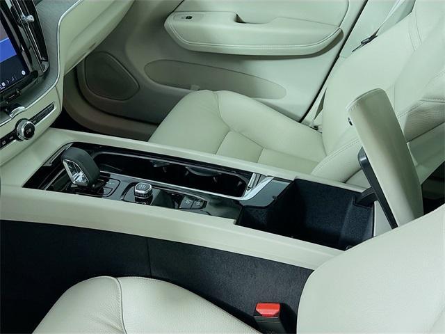 new 2024 Volvo XC60 car, priced at $58,425