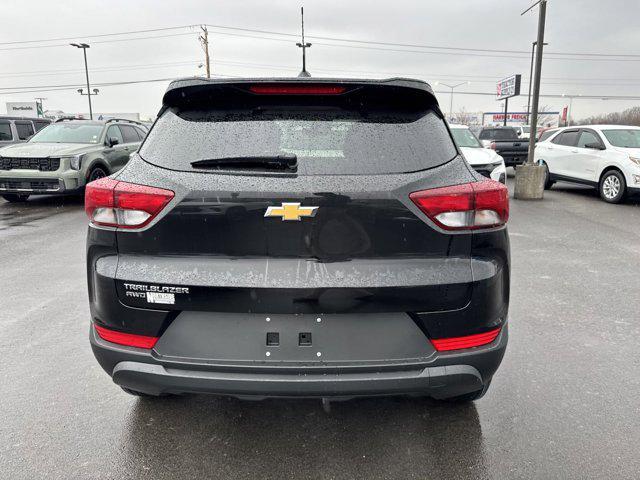 new 2025 Chevrolet TrailBlazer car, priced at $27,125