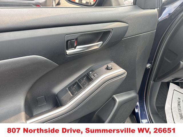 used 2022 Toyota Highlander car, priced at $33,694